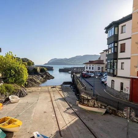 Old Port Apartament *