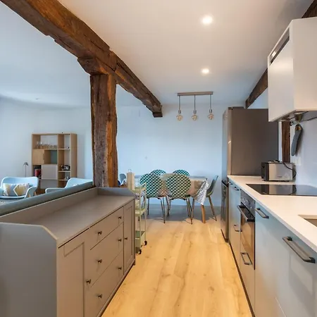 Old Port Apartament *