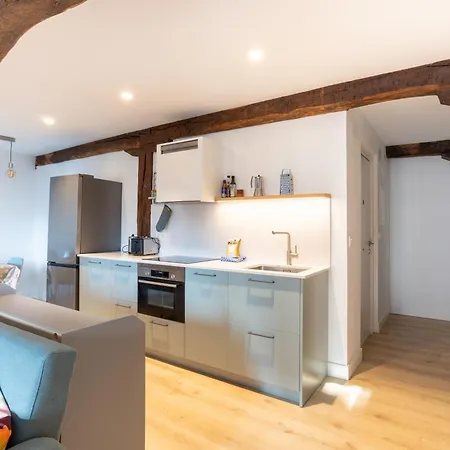 Old Port Apartament *